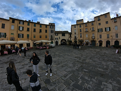 Lucca Piazza Anfiteatro