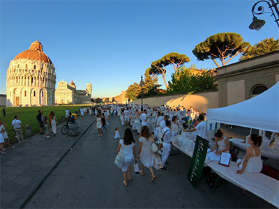 Pisa Cena in bianco Piazza dei Miracoli