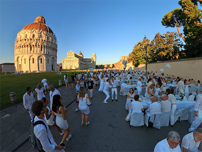 Pisa Cena in bianco Piazza dei Miracoli