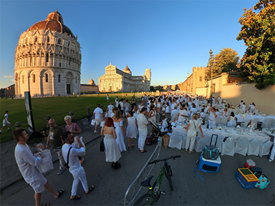 Pisa Cena in bianco Piazza dei Miracoli