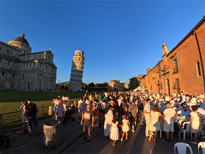 Pisa Cena in bianco Piazza dei Miracoli