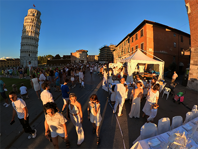 Pisa Cena in bianco Piazza dei Miracoli